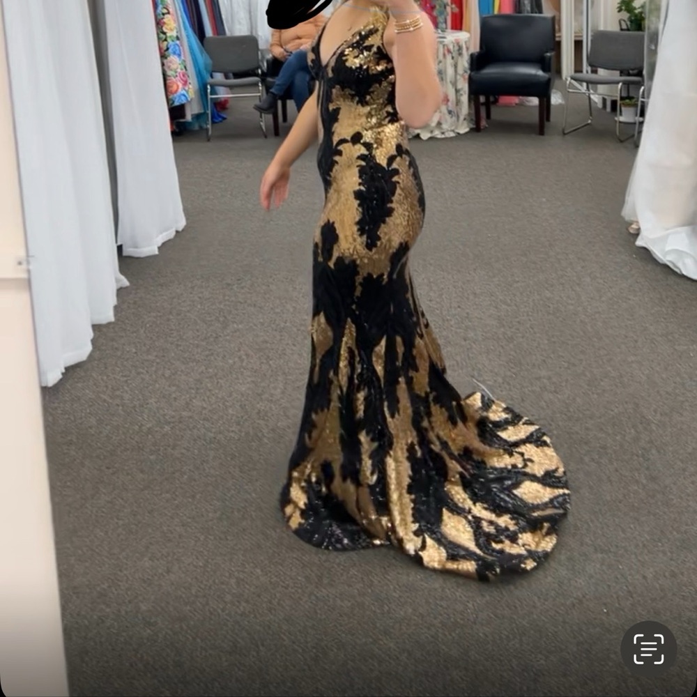 Jovani 23319-1 
gold and black dress
Size 12